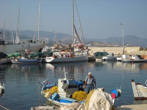 SELANA in the fishing port of Petra